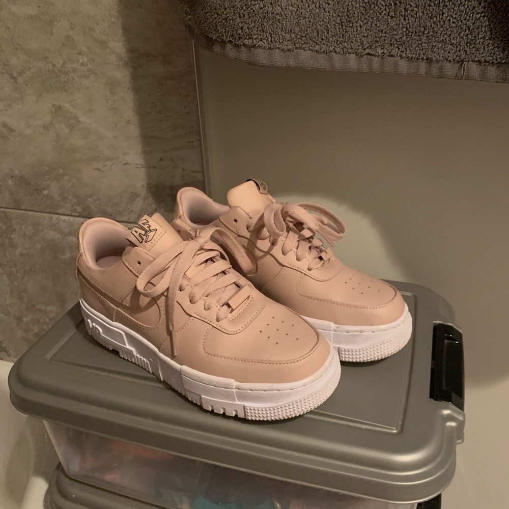 Nike AF1 Pixels